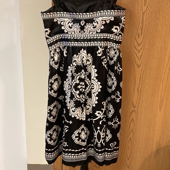 EUC White House Black Market 100% Silk Strapless Women’s Dress Size 0 - Picture 4 of 10